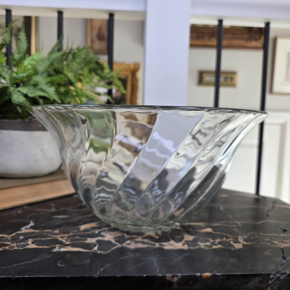 Vintage Anchor Hocking Victoria Optic Swirl Large Glass Punch Bowl / Salad Bowl - Picture 5 of 7